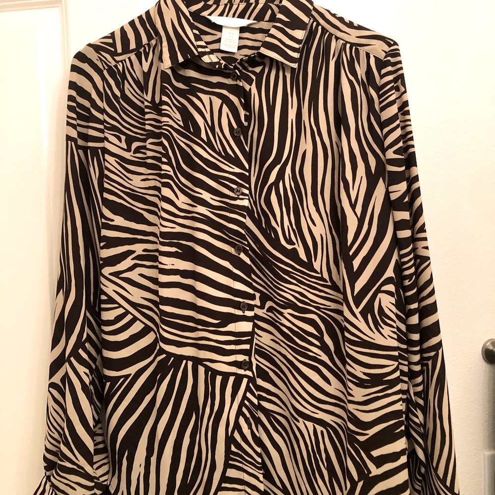 BRAND NEW Animal print blouse